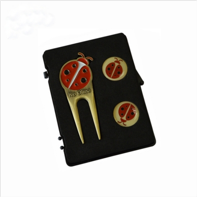 Divot repair tool maker